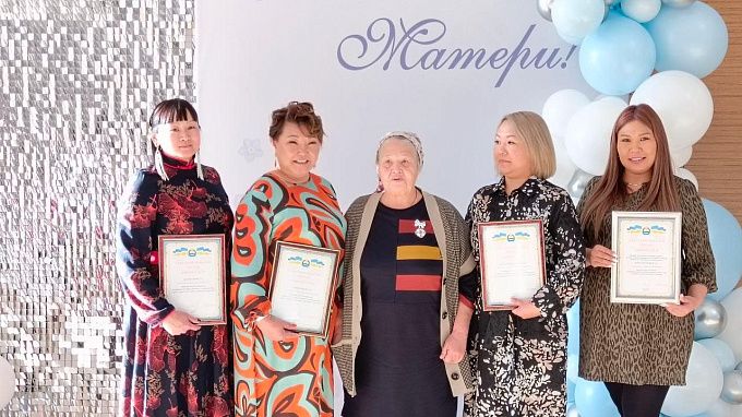 58 многодетных мам наградят в Бурятии