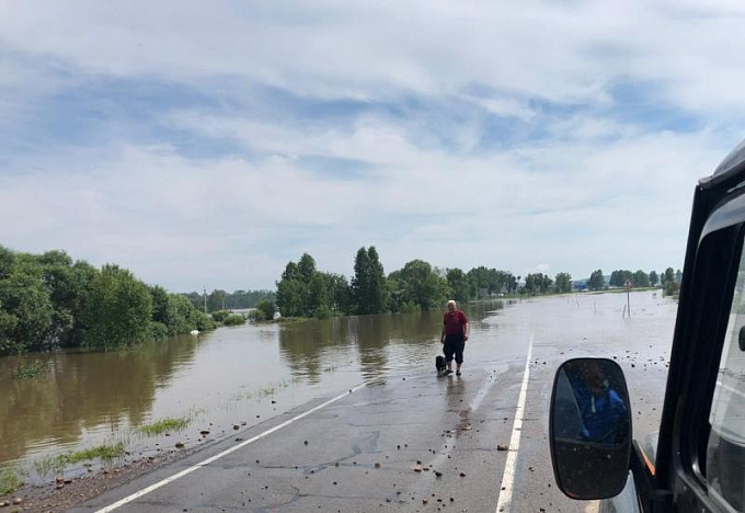 В Иркутской области из-за наводнения перекрыли федеральную трассу