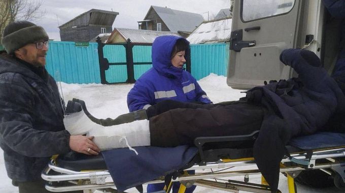 Мужчину с травмой ноги спасли на Байкале