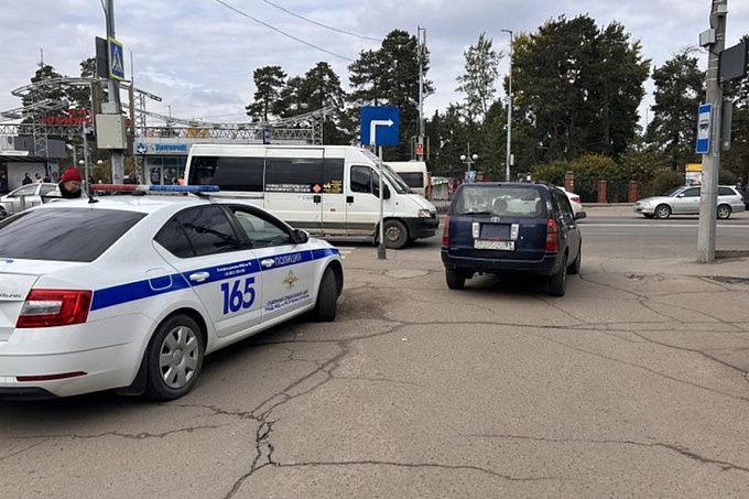 В Улан-Удэ пенсионерка при выезде с парковки сбила 61-летнюю женщину
