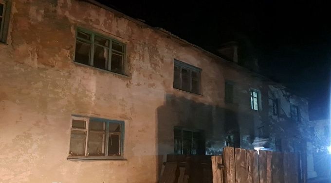 Пять человек спасли из горящей квартиры в Бурятии