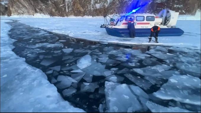 Тела утонувших на Байкале китайских туристов передали родственникам 