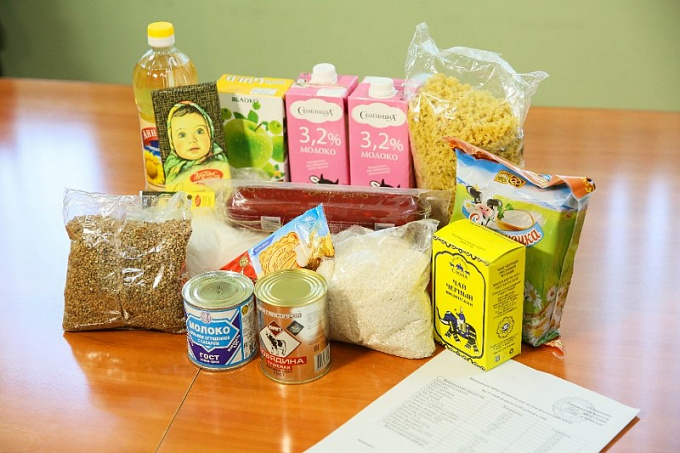 В Улан-Удэ школьникам-льготникам раздадут продуктовые наборы 
