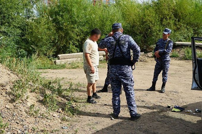 В Улан-Удэ с поличным поймали закладчика