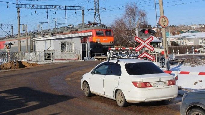 В Улан-Удэ на ночь закроют движение по железнодорожному переезду 