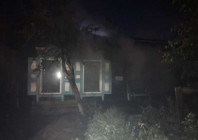 В Улан-Удэ семья спаслась из горящего дома