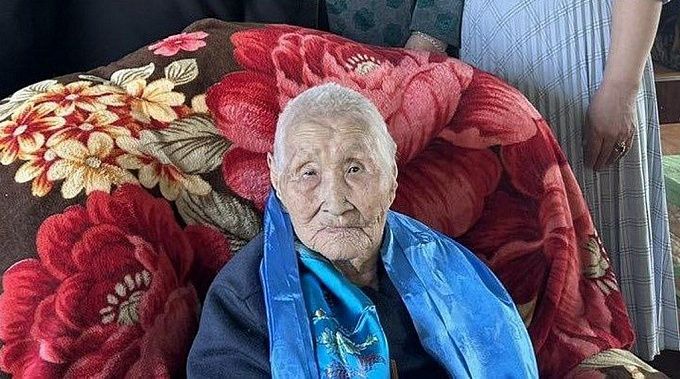 В Бурятии ветеран тыла и труда отметила 95-летний юбилей