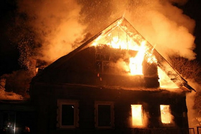 В Иволгинском районе горел дом
