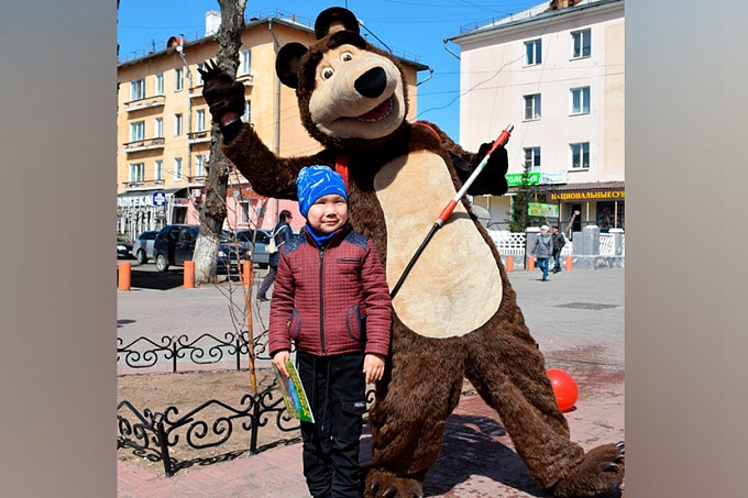 По центру Улан-Удэ разгуливал медведь (ФОТО)