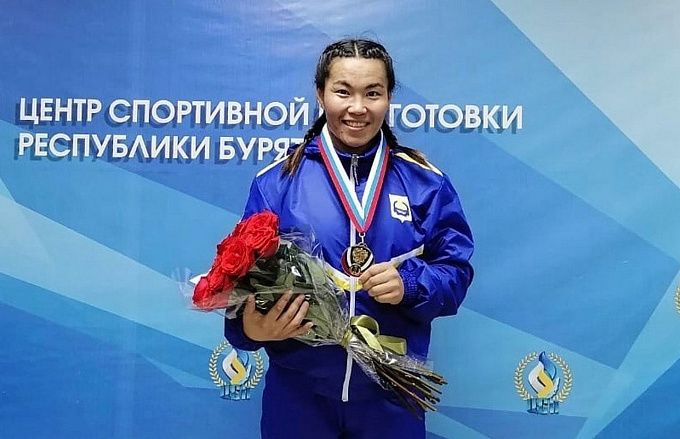 Спортсменка из Бурятии стала чемпионкой России по борьбе