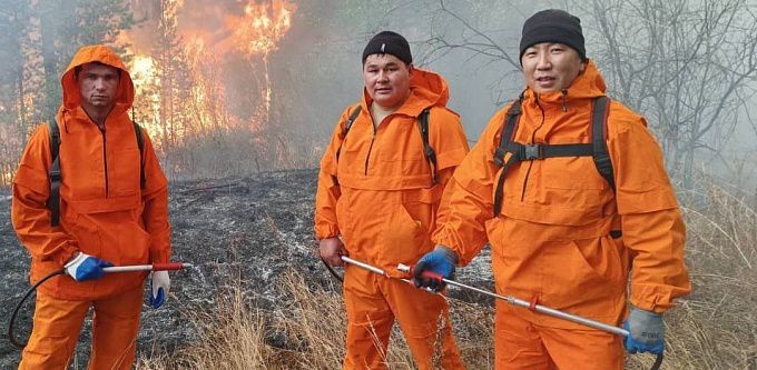 В охваченный лесными пожарами район Бурятии пришла подмога