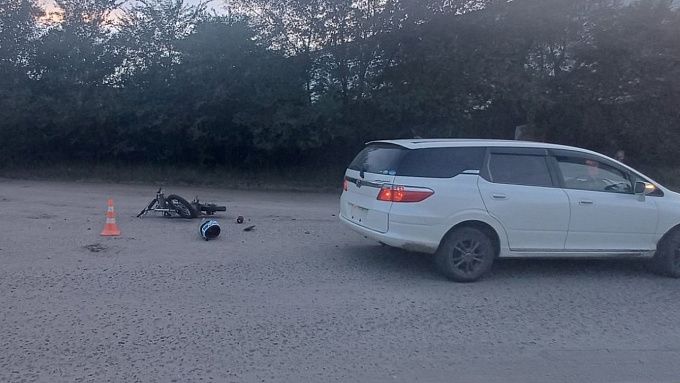 В Бурятии 12-летний школьник на мотоцикле врезался в легковушку