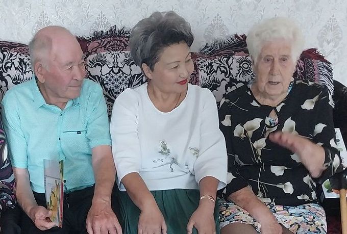 В Бурятии труженик тыла отметил 90-летний юбилей