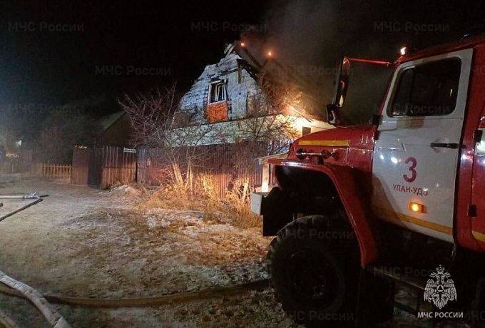 200 квадратных метров в огне. В Улан-Удэ сгорел дом с пристройками
