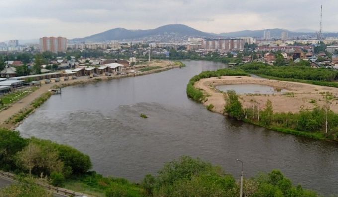 В Улан-Удэ второй день ищут утонувшего в реке подростка