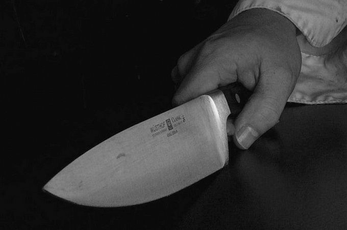 В Улан-Удэ бывший уголовник напал с ножом на соседа по подъезду