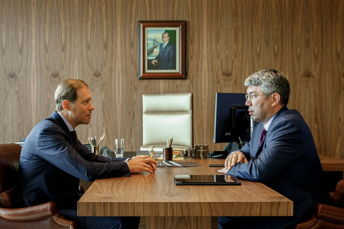 Министр промышленности России провел деловую встречу с главой Бурятии