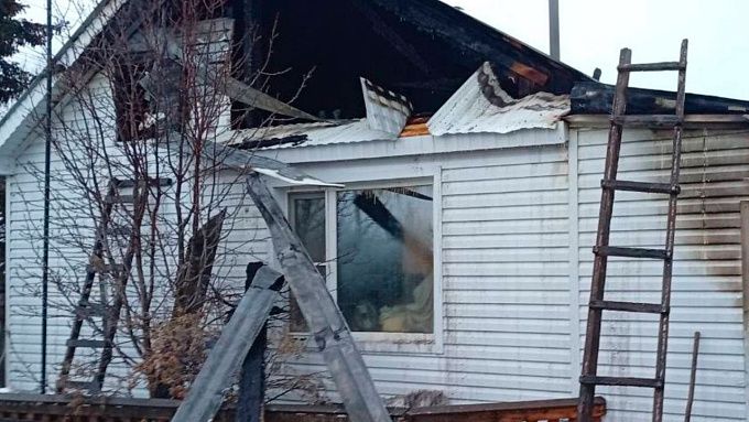 Жилой дом в районе Бурятии охватило огнем из-за короткого замыкания