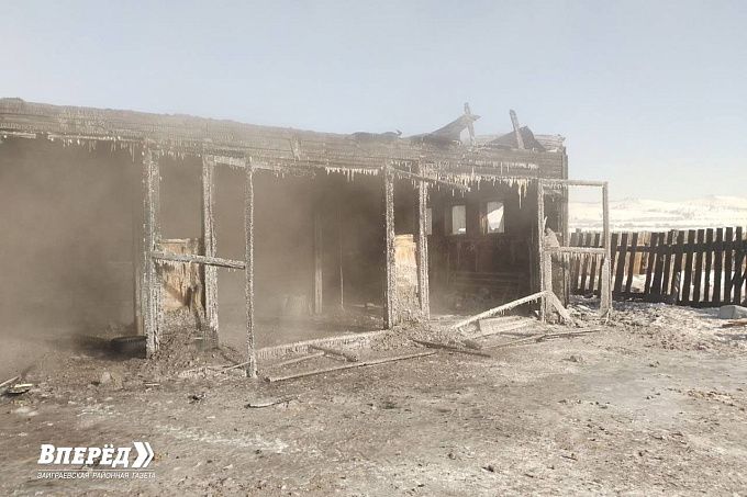 Крупный пожар потушили на животноводческой стоянке в Бурятии