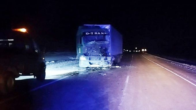 Две фуры не поделили дорогу в районе Бурятии