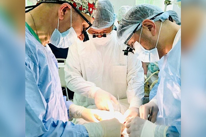 В Бурятии провели уникальные операции для спасения месячного ребенка