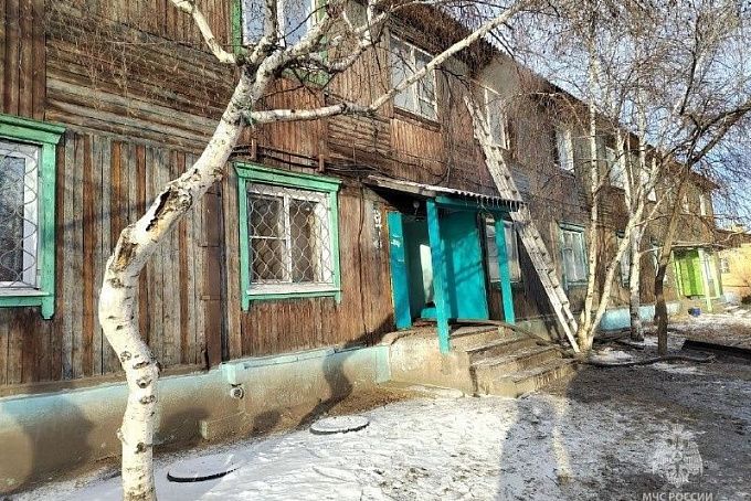 Пострадали мать и дети: В Улан-Удэ установили причину пожара в многоквартирном доме