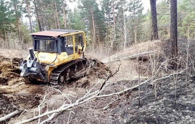 Два лесных пожара тушат на севере Бурятии 