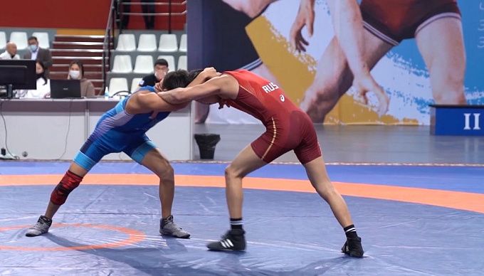 Спортсмен из Бурятии стал призером чемпионата ДФО по вольной борьбе