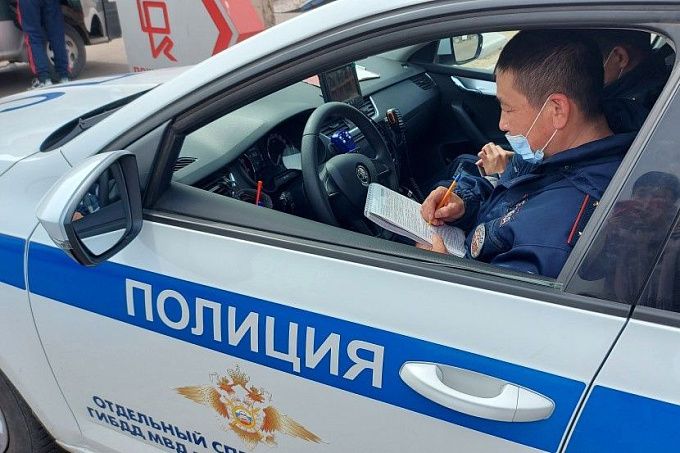 Два автомобиля столкнулись на перевале в Бурятии 