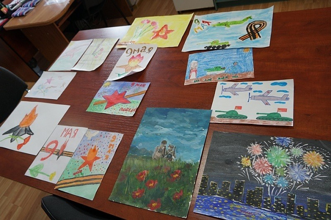 Жуковские партийцы провели конкурс детских рисунков на асфальте, приуроченный ко Дню России