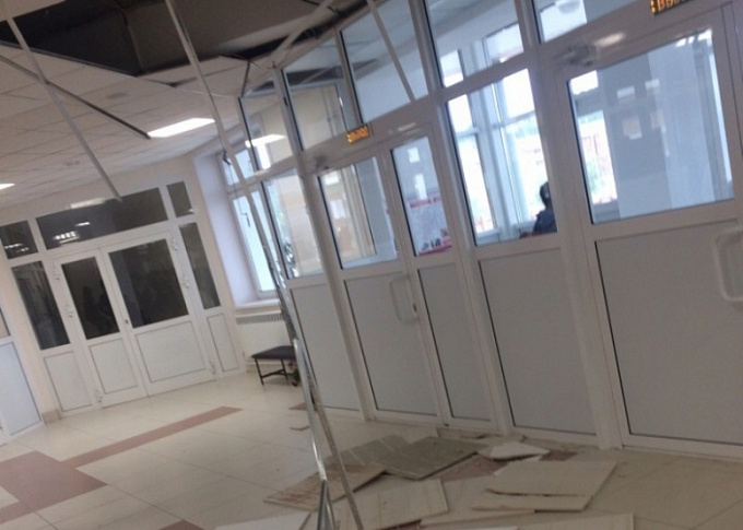 В новой школе Улан-Удэ обвалился потолок (ФОТО) 