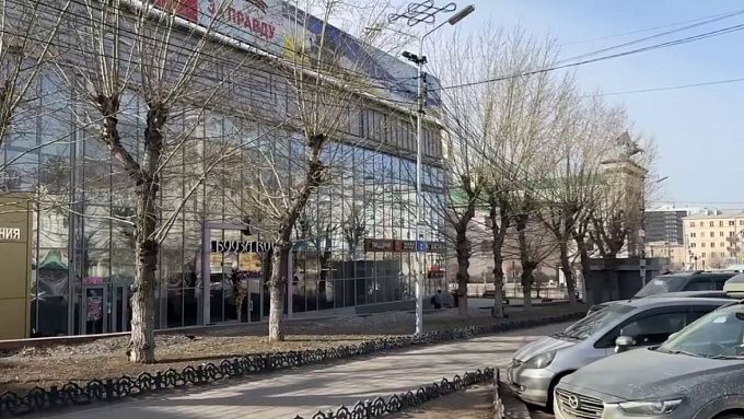 Голубые ели и клен украсят центр Улан-Удэ