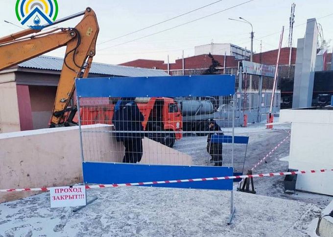 В Улан-Удэ из-за коммунальной аварии затопило часть улицы