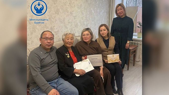 Заслуженный учитель из Улан-Удэ отпраздновала 90-летие