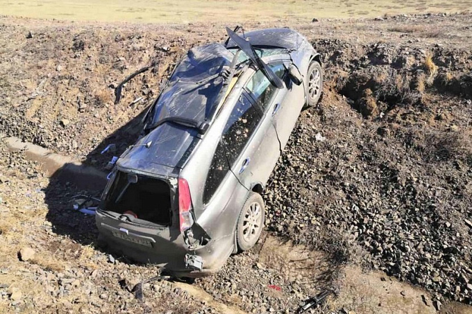 Пять человек пострадали в перевернувшейся машине в Бурятии (ФОТО)