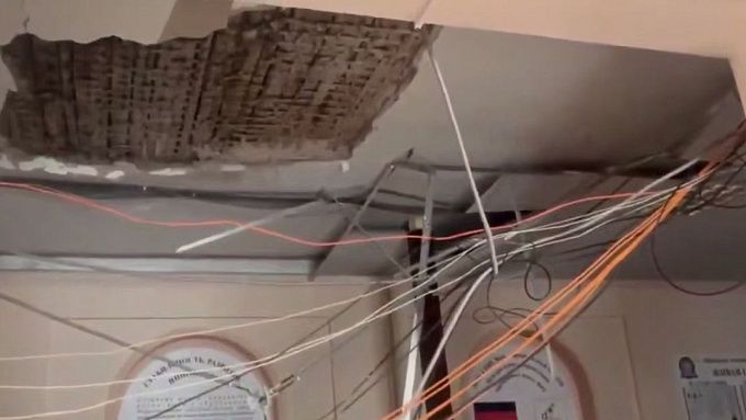 Потолок обрушился в школе Иркутска. Следователи возбудили уголовное дело