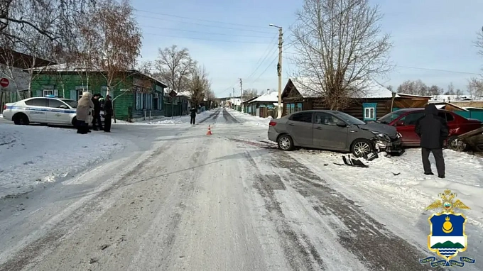 Троих детей доставили в больницу после ДТП в Кяхте