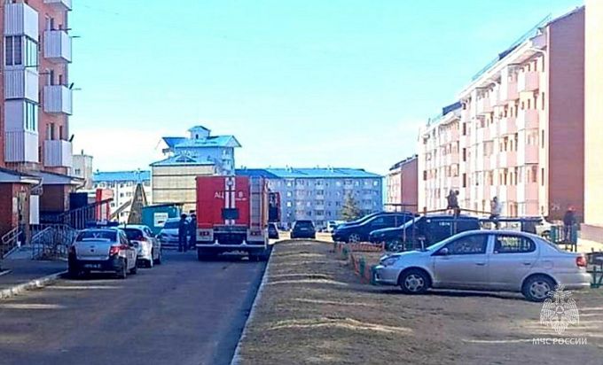 Троих детей увезли в больницу после пожара в Улан-Удэ