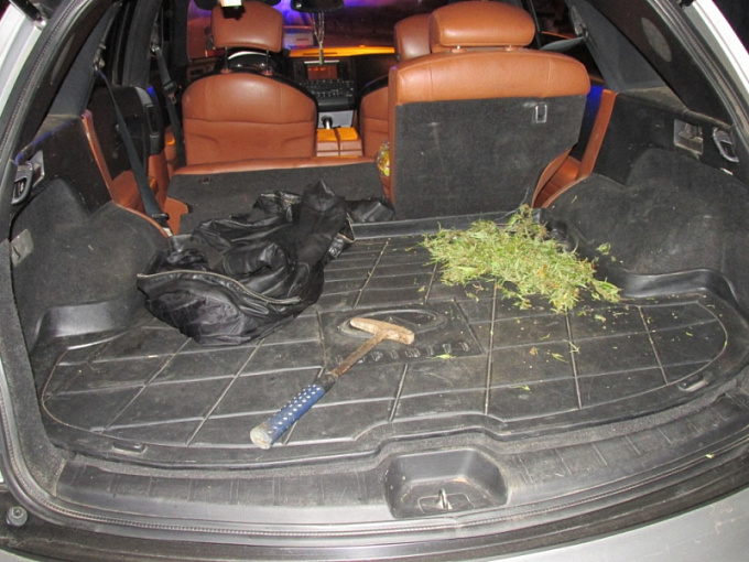 В Улан-Удэ полиция случайно задержала «Инфинити» с полным багажником наркотиков 