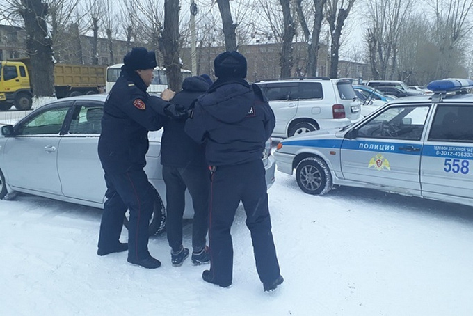 В Улан-Удэ угонщик устроил ДТП, уходя от погони