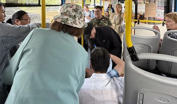 У пассажира автобуса в Улан-Удэ произошел приступ эпилепсии