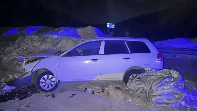 В Бурятии пьяный водитель врезался в ограждение