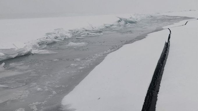 На Байкале заметили подвижки льда. ФОТО