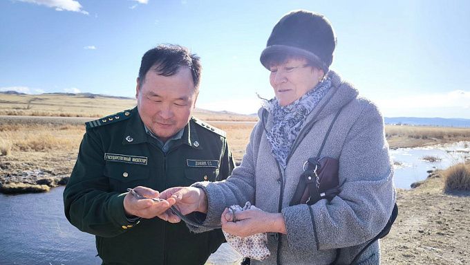 В Улан-Удэ спасли краснокнижного ужа Баира