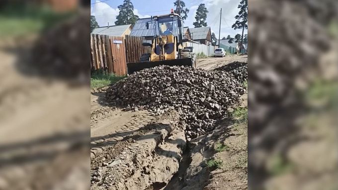 В Улан-Удэ все еще восстанавливают дороги после сильного ливня