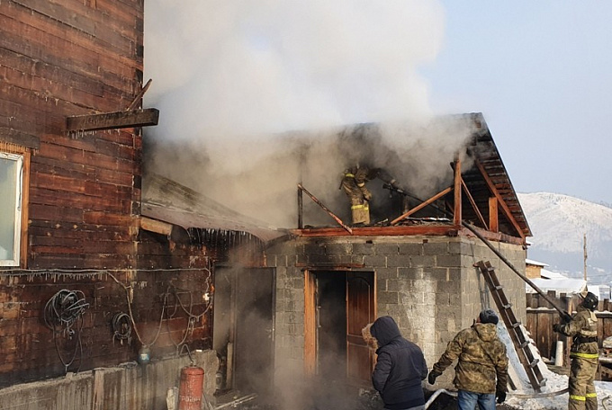 Пожарные предотвратили взрыв в пригороде Улан-Удэ