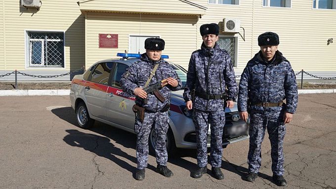 В Улан-Удэ росгвардейцы предотвратили крупный пожар и спасли частный дом