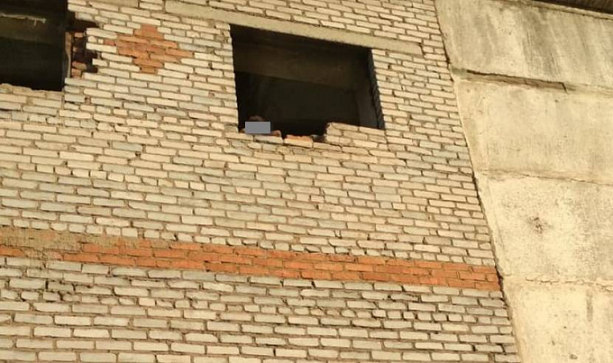 В Бурятии спасатели эвакуировали подростка из заброшенного здания