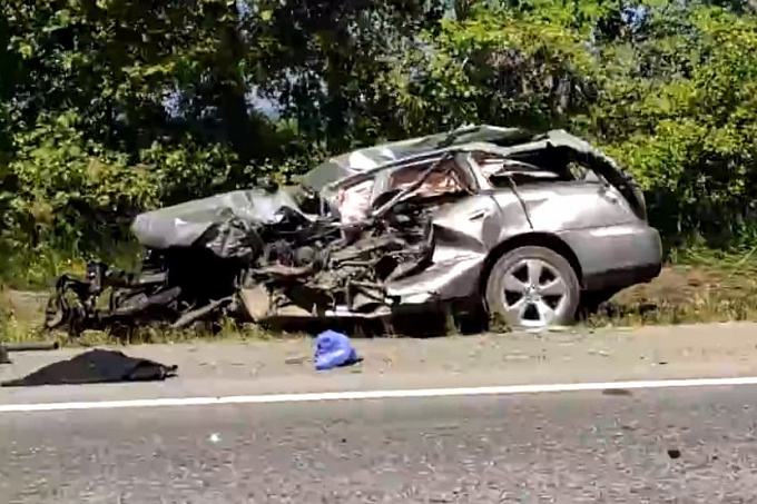 Водитель Subaru погиб, врезавшись в фуру в Бурятии (ФОТО)