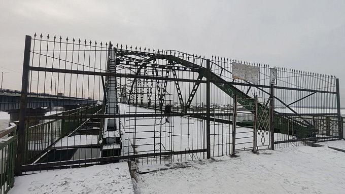 Едва не сорвавшемуся с моста в Улан-Удэ подростку выплатили компенсацию за моральный вред